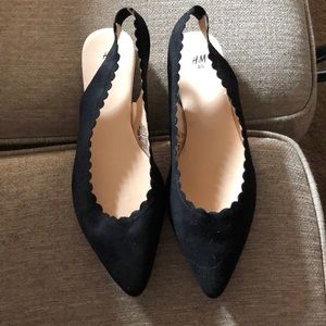 Scalloped Edge Sligback Flats